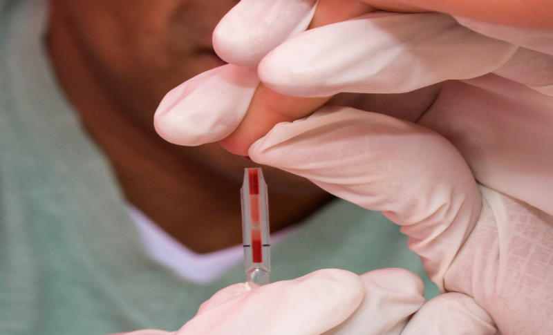 Pediatra causa contagio de VIH en 900 niños por usar vacunas recicladas. Noticias en tiempo real