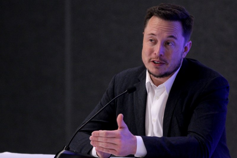 Extraños mensajes en el Twitter de Elon Musk causan pérdida en las acciones de Tesla. Noticias en tiempo real