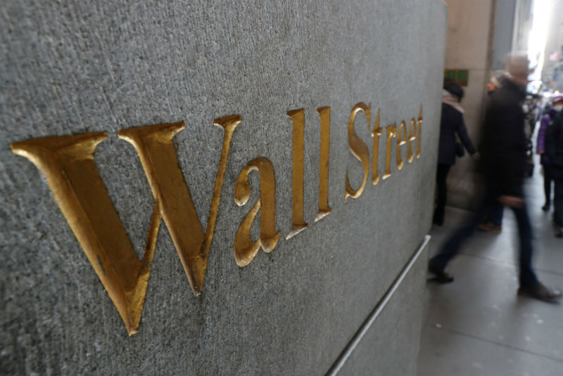 Wall Street cae; aumento de casos merma expectativas de recuperación. Noticias en tiempo real