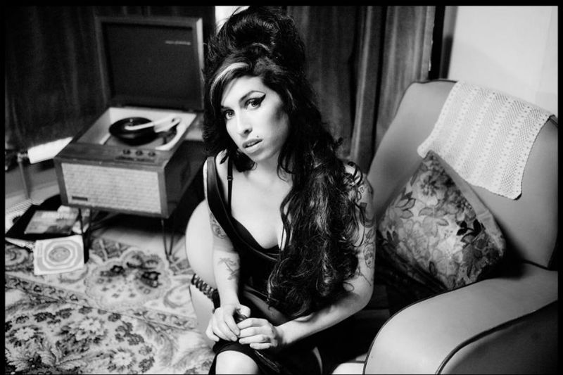 Un breve recorrido musical para conocer a la cantante y compositora británica Amy Winehouse, fallecida hace más de una década.