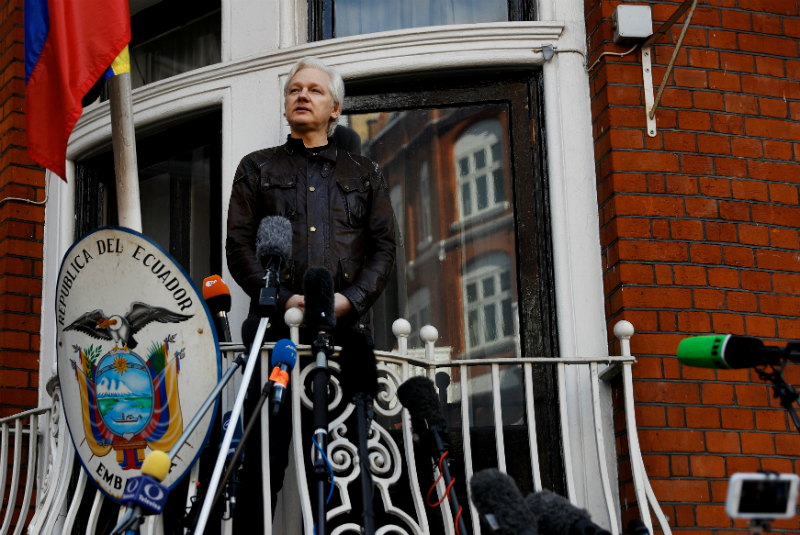 La justicia británica emitió la orden de extradición de Julian Assange a EU.