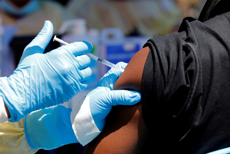 Johnson & Johnson solicita aprobación europea para vacuna contra el ébola. Noticias en tiempo real