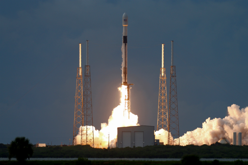 Elon Musk presume la primera imagen del día del cohete que llegará al espacio (+foto). Noticias en tiempo real