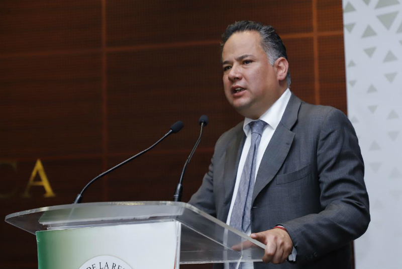 Santiago Nieto renunció a la dirección de la UIF luego de su boda, el fin de semana, en Guatemala.