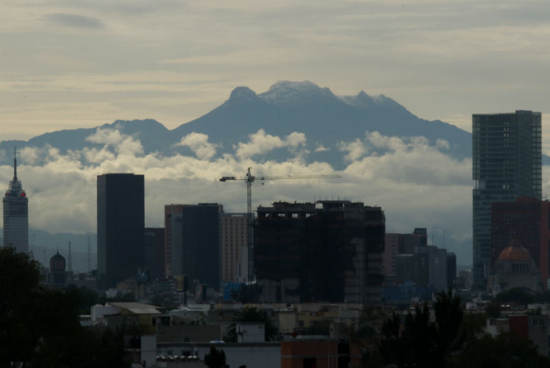 Prevén temperaturas de hasta 24 grados y lluvias en el Valle de México. Noticias en tiempo real
