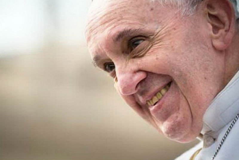 Papa Francisco critica a políticos que arremeten contra homosexuales; los compara con Hitler. Noticias en tiempo real