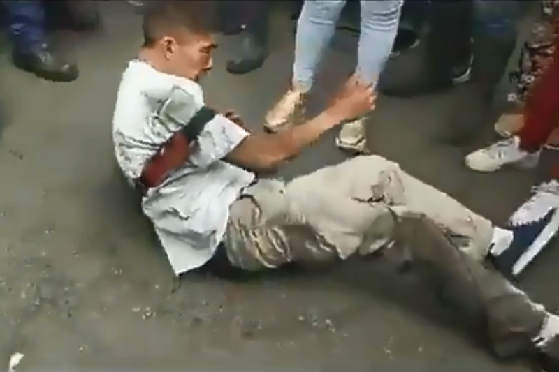 “Robé limpio, nomás fue el celular”, pide asaltante que dejen de golpearlo  (+video). Noticias en tiempo real