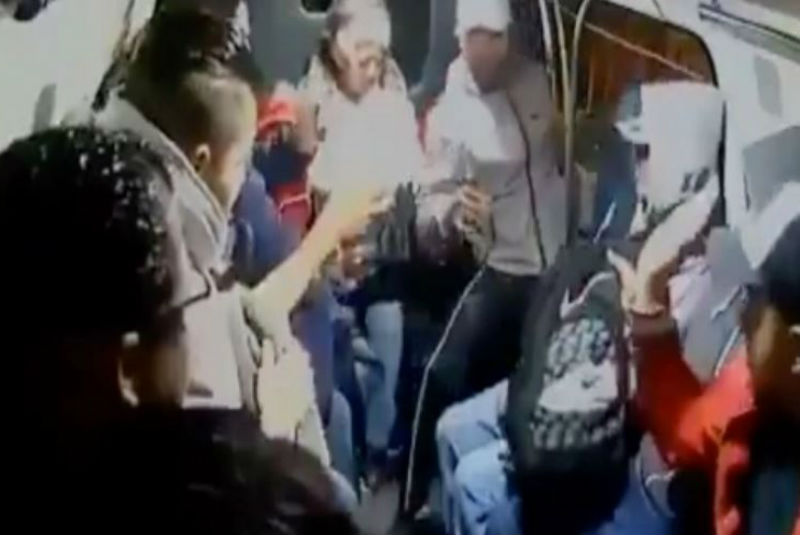 Difunden video de asalto a pasajeros de combi en Naucalpan, Edomex. Noticias en tiempo real