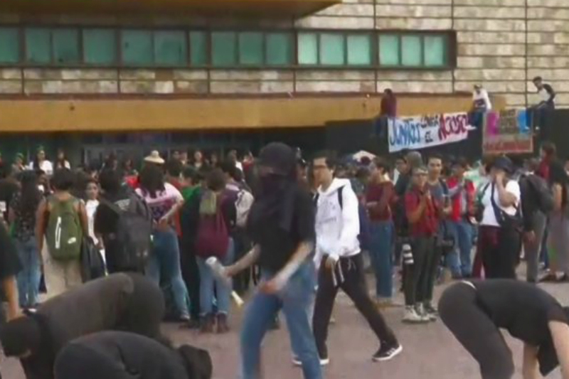 Encapuchados vandalizan edificio de Rectoría en Ciudad Universitaria (+video). Noticias en tiempo real