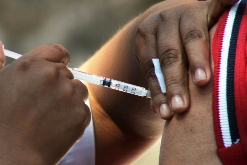 Pediatra causa brote de VIH en 900 niños por vacunarlos con jeringas que sacaba de la basura. Noticias en tiempo real