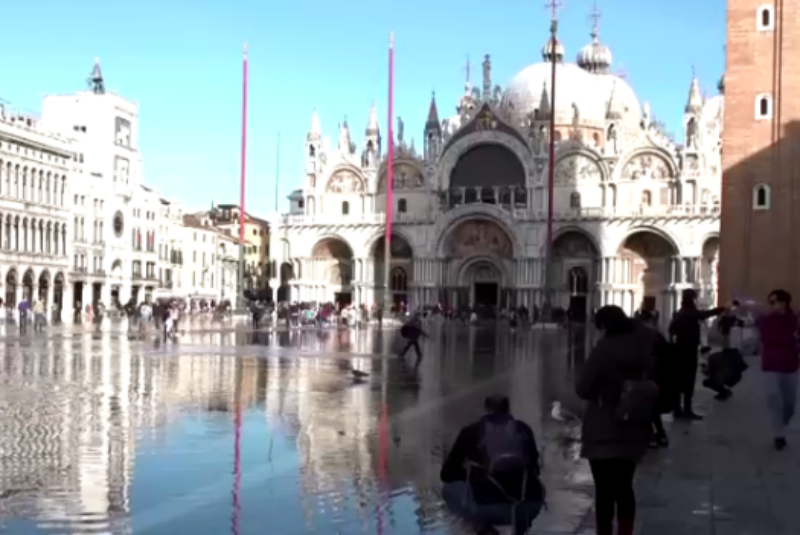 Histórica Basílica en Venecia enfrenta serios daños tras inundación. Noticias en tiempo real