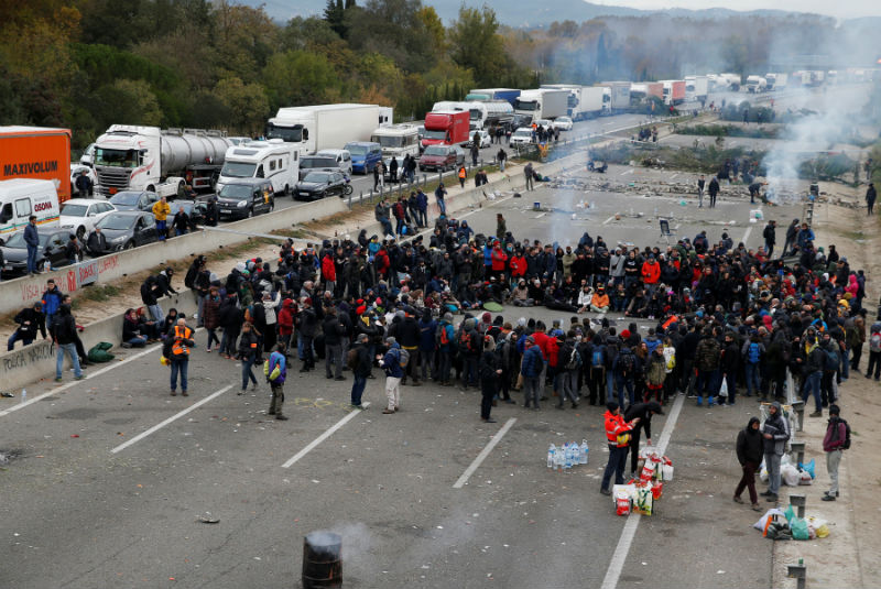 Independentistas bloquean el tráfico en la frontera hispano-francesa. Noticias en tiempo real