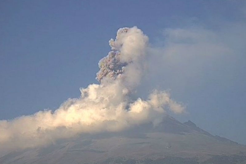 Popocatépetl inicia el domingo con explosión, fumarola y cenizas. Noticias en tiempo real