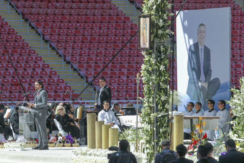 Jorge Vergara recibe un sentido homenaje en el Estadio de las Chivas. Noticias en tiempo real