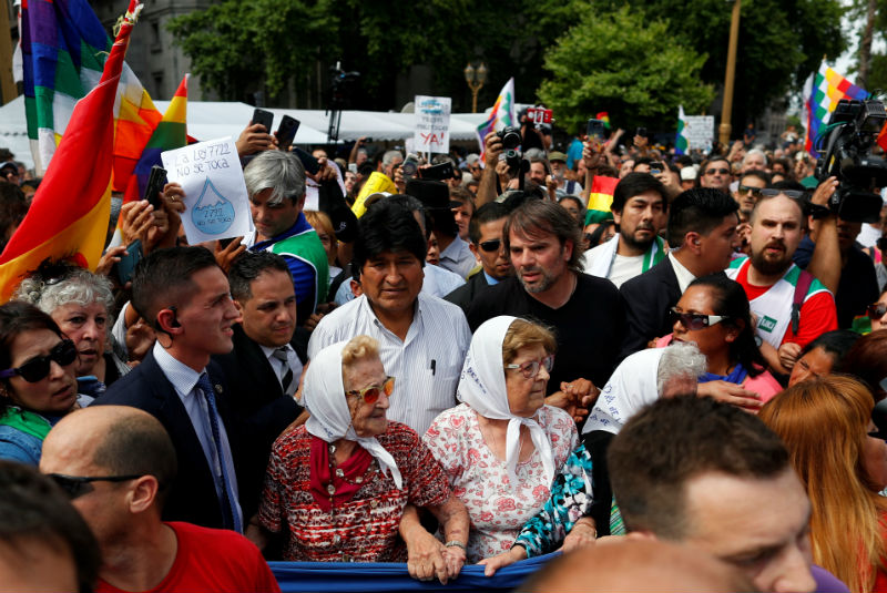 Evo Morales acompaña movilización de madres de Plaza de Mayo. Noticias en tiempo real