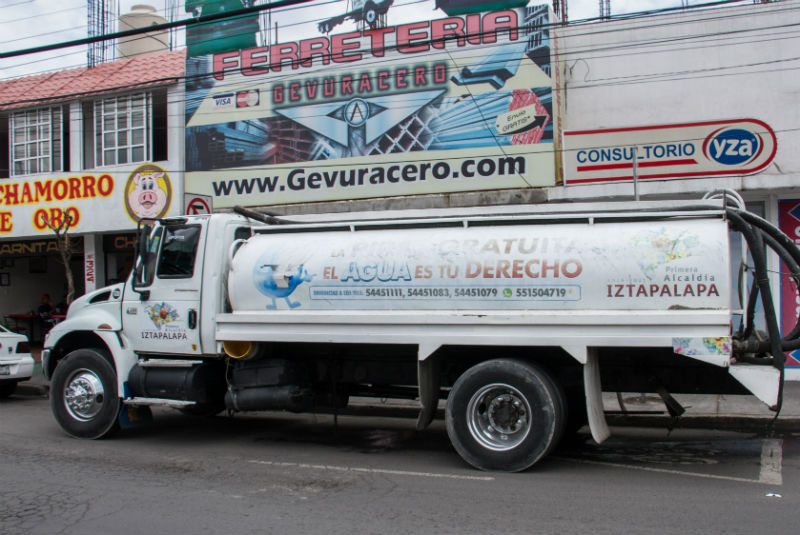 Pipas abastecen de agua a Azcapotzalco y Gustavo A. Madero por corte. Noticias en tiempo real