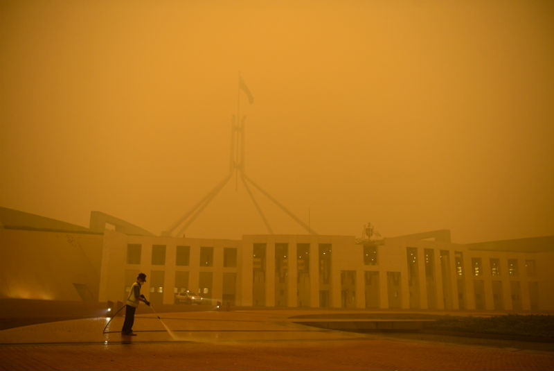 Alertan por nuevos incendios en Australia; evacuan zonas de la capital. Noticias en tiempo real