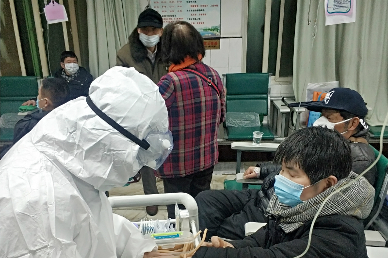 Suman 106 muertos y mil 300 nuevos casos de coronavirus en China. Noticias en tiempo real