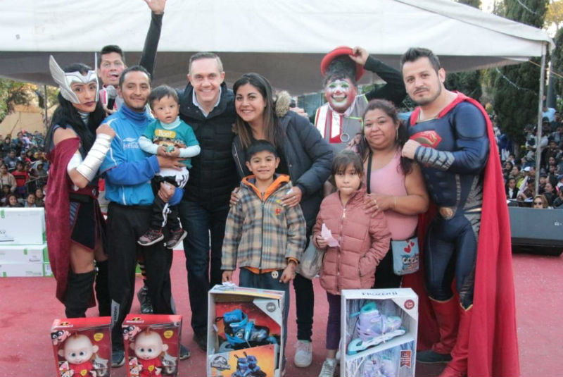Adrián Rubalcava entrega más de 16 mil 500 juguetes a niños de Cuajimalpa por Día de Reyes. Noticias en tiempo real