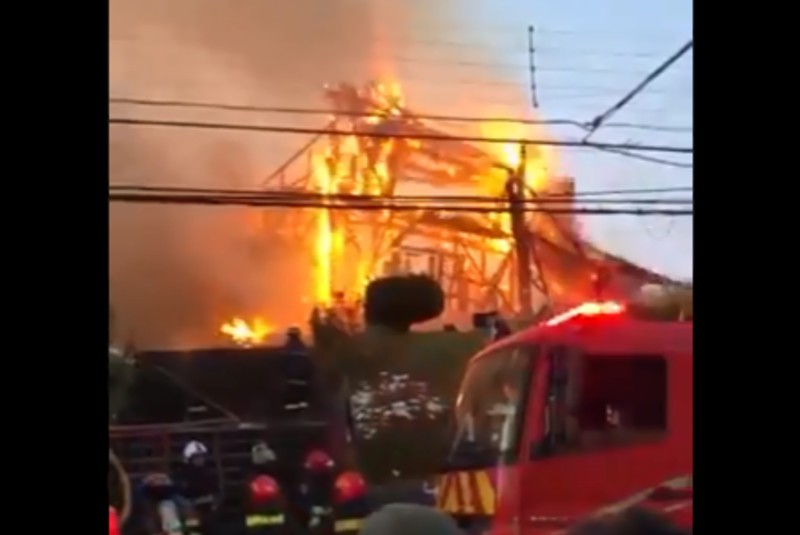 Incendio consume iglesia declarada Patrimonio Nacional en Chile (+video). Noticias en tiempo real