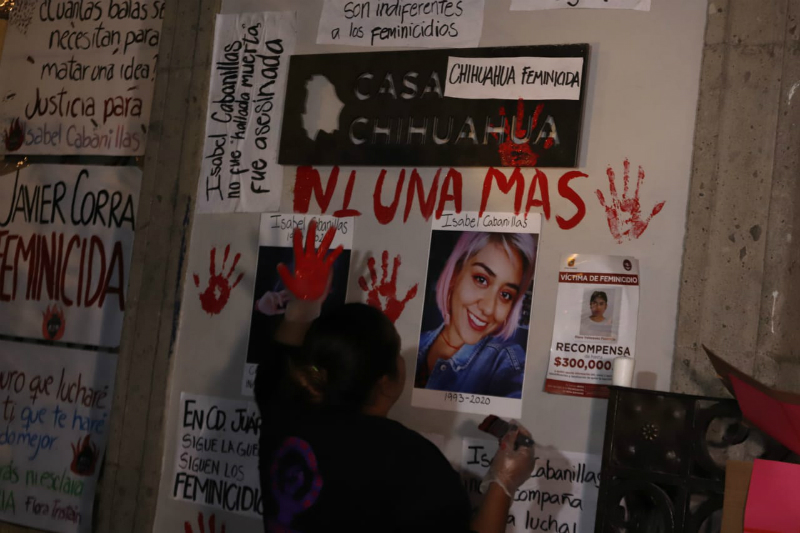 Colectivos realizan velada en memoria de Isabel Cabanillas, activista asesinada en Chihuahua. Noticias en tiempo real