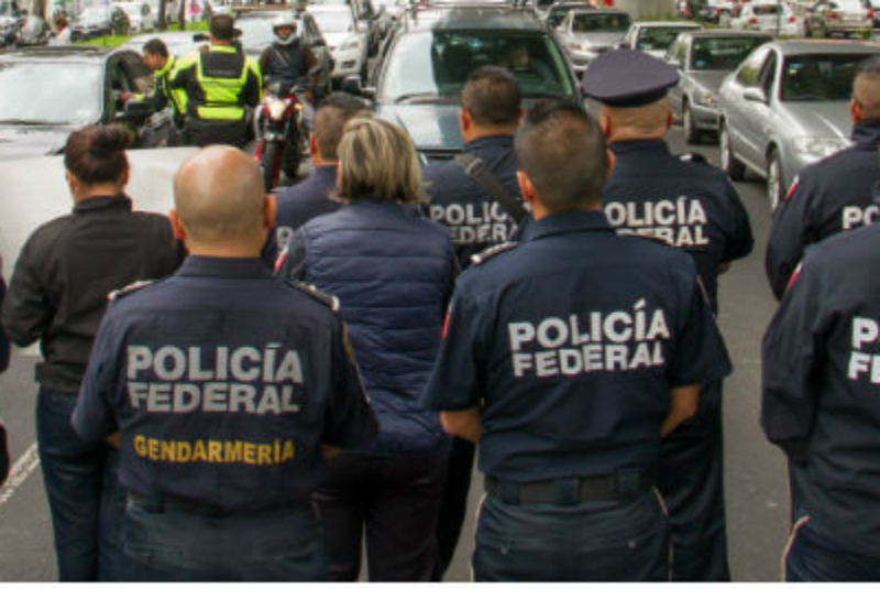 Ex policías federales bloquean Periférico Oriente. Noticias en tiempo real