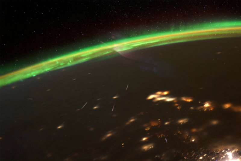 Astronauta capta una lluvia de meteoros desde el espacio (+foto). Noticias en tiempo real