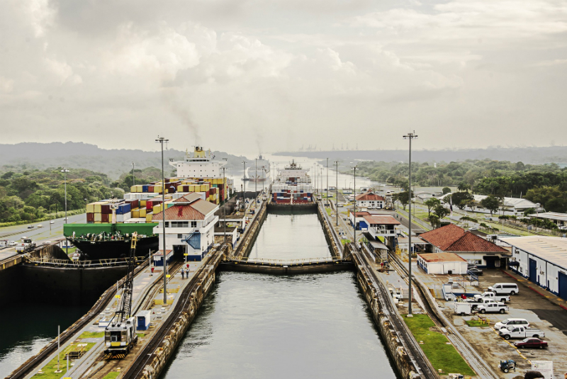 Canal de Panamá cobrará a barcos uso de agua dulce y reducirá cruces. Noticias en tiempo real