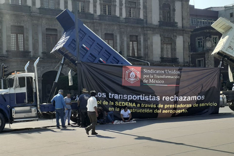 Transportistas se retiran de la plancha del Zócalo. Noticias en tiempo real