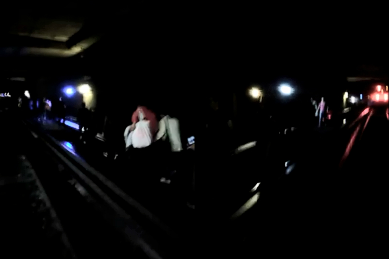 Usuarios caminan en túneles del Metro tras desalojo por fallas (+video). Noticias en tiempo real