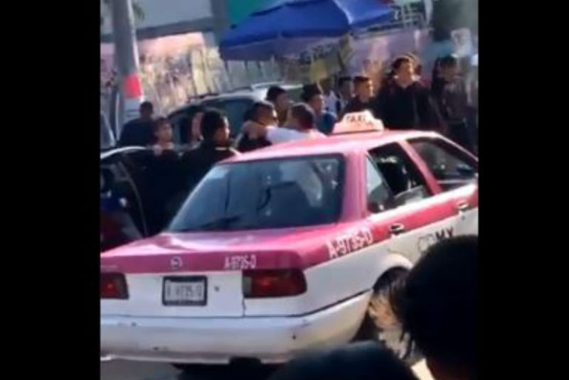 Multitud anima a taxistas para pelear a golpes con policías de la CDMX (+video). Noticias en tiempo real