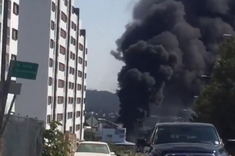 Se registra fuerte incendio en llantera de Zapopan (+video). Noticias en tiempo real