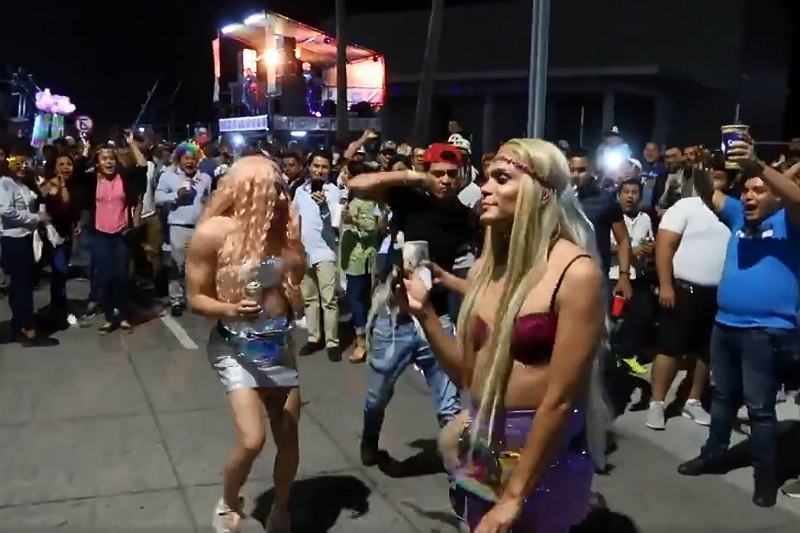 Golpean a youtuber por vestirse de mujer en Carnaval de Veracruz (+video). Noticias en tiempo real
