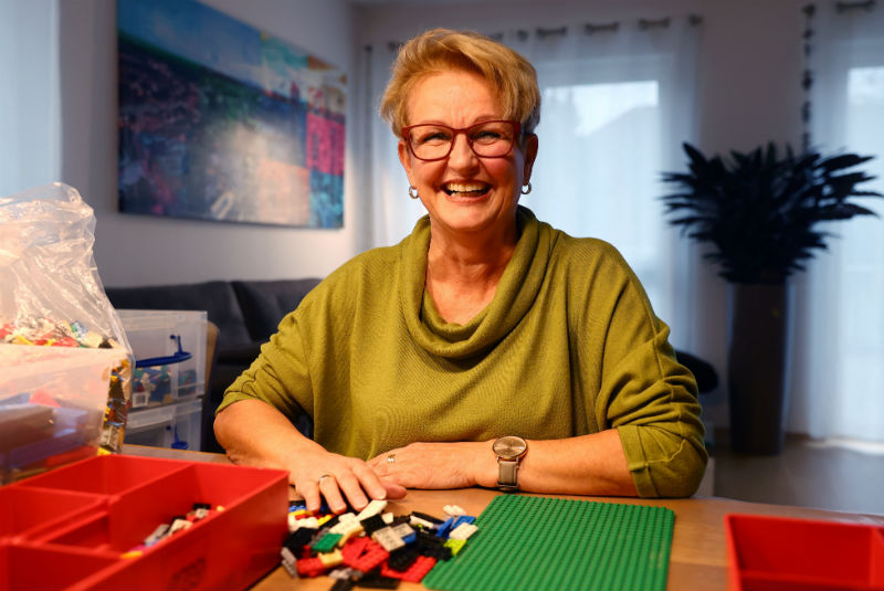 Abuelita dona rampas hechas de Lego para sillas de ruedas. Noticias en tiempo real
