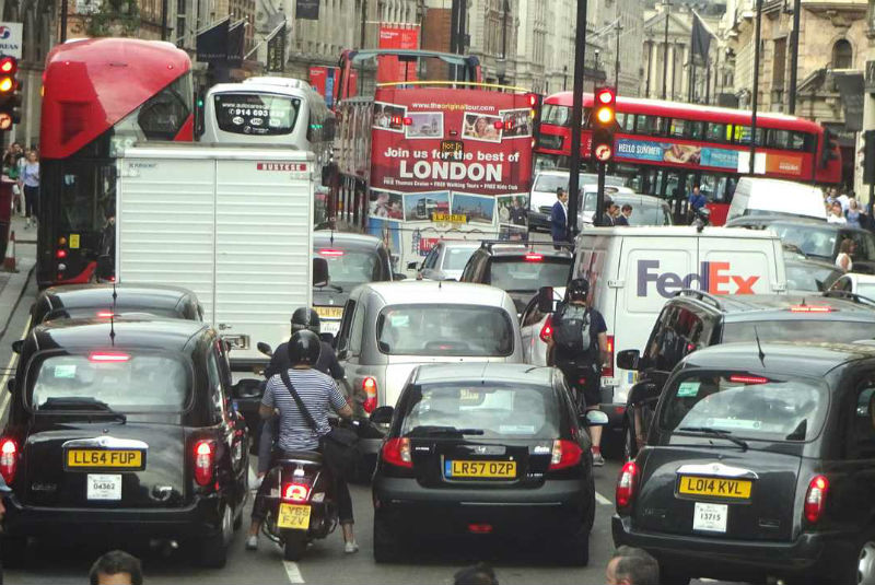 Gran Bretaña trabaja para acabar con los autos a combustible y que sólo circulen eléctricos. Noticias en tiempo real