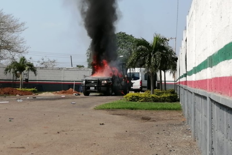 Manifestantes incendian patrulla; se registra balacera en Ciudad Isla, Veracruz. Noticias en tiempo real