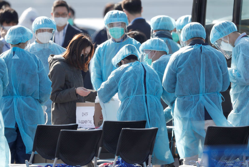 Cientos de pasajeros abandonan crucero en cuarentena, Tokio descarta eventos públicos. Noticias en tiempo real