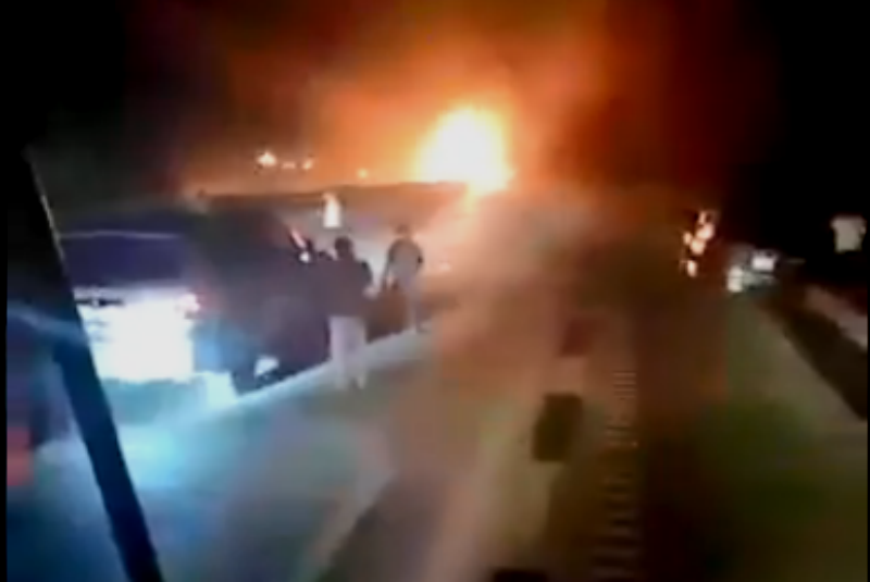 Incendio consume tráiler nodriza con 11 autos en la México-Puebla. Noticias en tiempo real