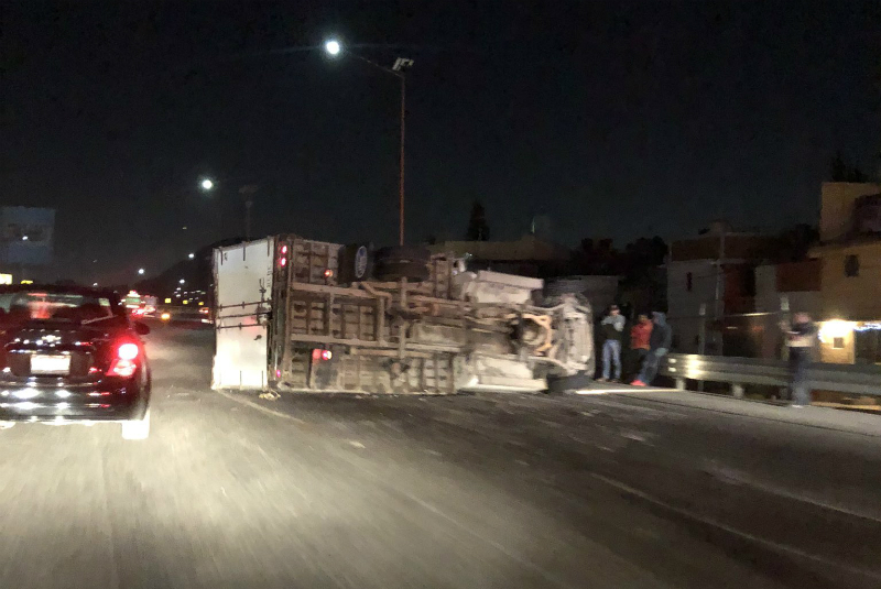 Volcadura de camión complica circulación en la México-Pachuca (+video). Noticias en tiempo real