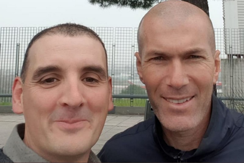 Zidane estrella su carro de 150 mil dólares; fan le pide a cambio una selfie (+fotos). Noticias en tiempo real