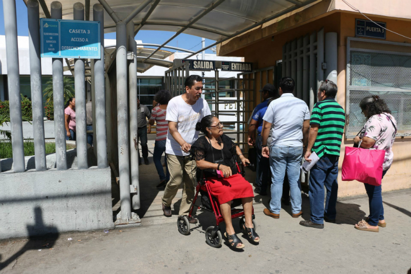 Cierran área de hemodiálisis en hospital de Pemex tras muertes por medicamento contaminado. Noticias en tiempo real