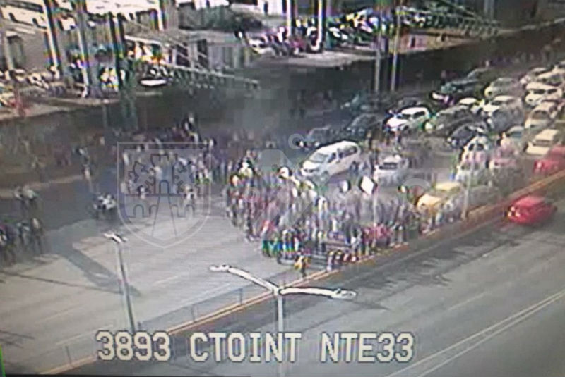 Manifestantes cierran circulación en Circuito Interior a la altura de Capitán Carlos León al Norte. Noticias en tiempo real