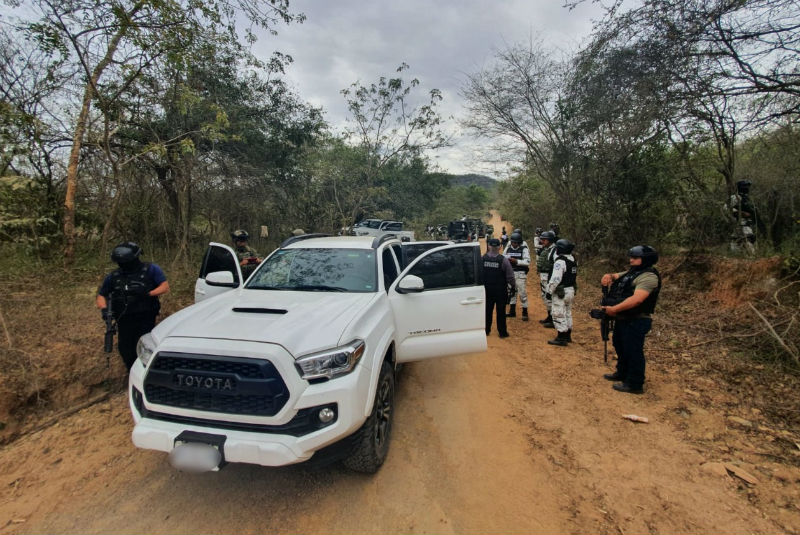 Tras reportes sobre grupos armados, aseguran vehículos y armas en Culiacán. Noticias en tiempo real
