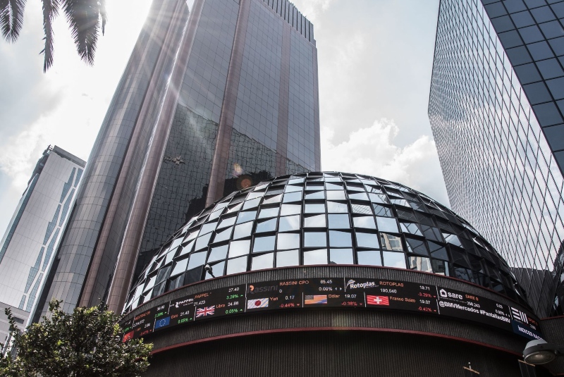 Bolsa Mexicana pierde 1.09%; en EU cierran con resultados mixtos. Noticias en tiempo real