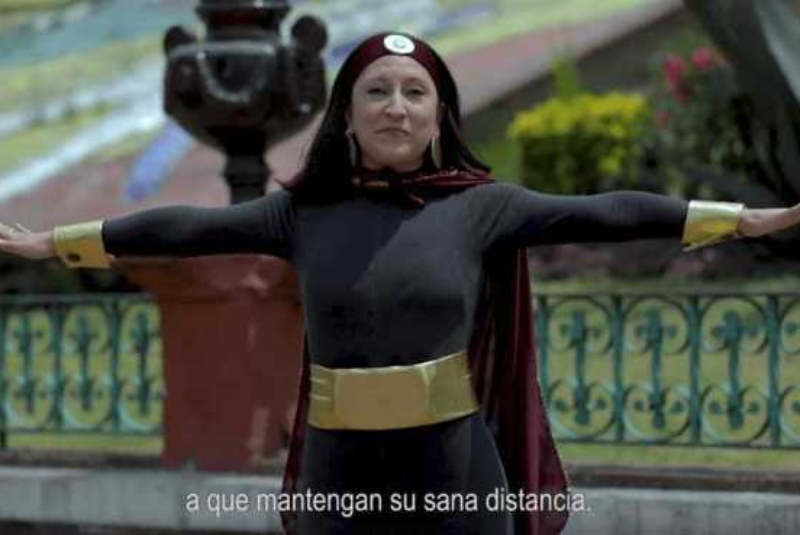 Alcaldesa de Metepec se viste de Susana Distancia y muestra cómo defenderse del “malvado coronavirus”. Noticias en tiempo real