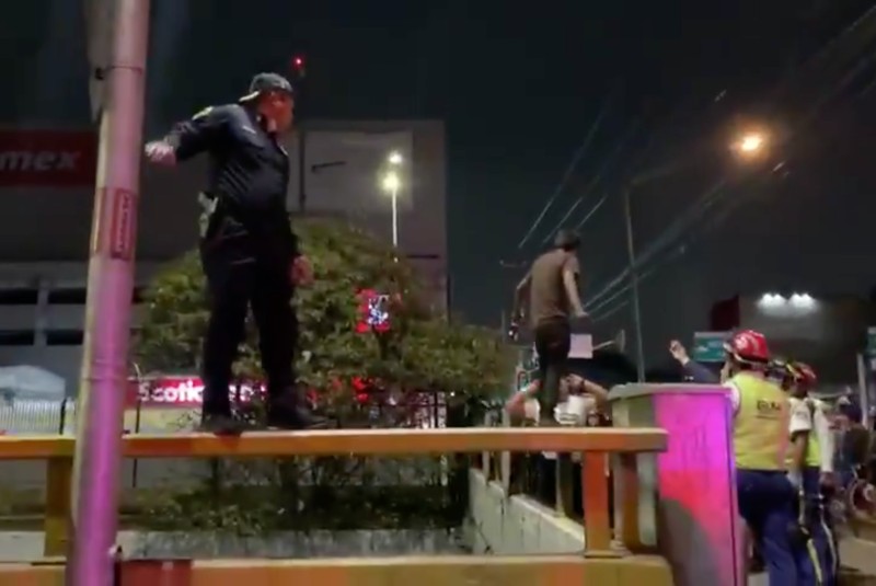 Policía frustra intento de suicidio en Circuito Interior (+video). Noticias en tiempo real
