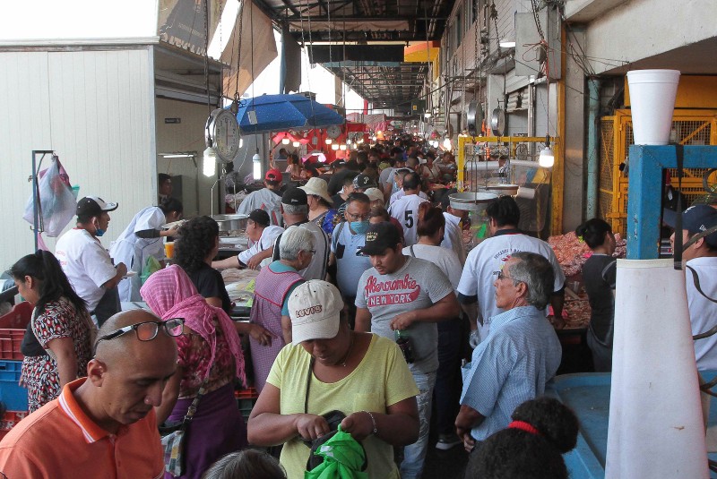Pese a la cuarentena, hay más de mill personas aglomeradas en el mercado de La Viga (+video+fotos). Noticias en tiempo real