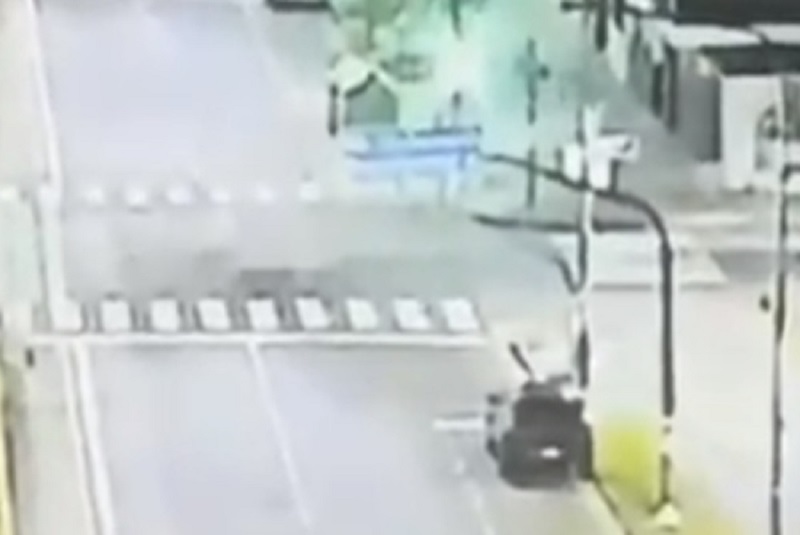 Cámara de seguridad captó un “fantasma” paseando por las calles (+video). Noticias en tiempo real