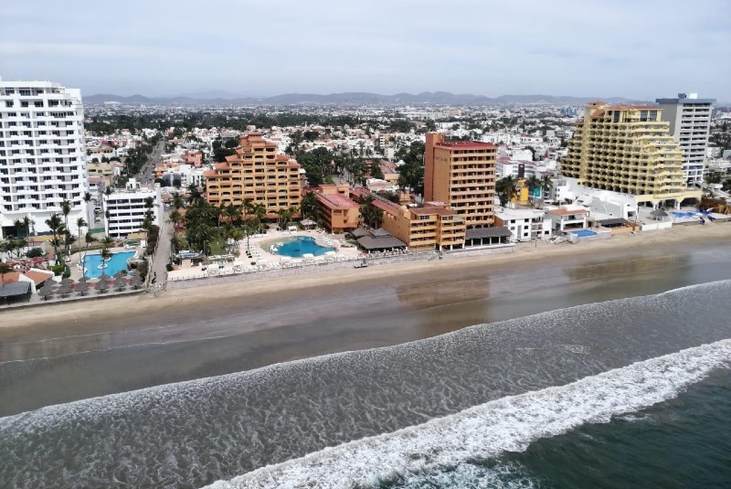 Realizan sobrevuelos en playas de Sinaloa para prevenir el Covid-19. Noticias en tiempo real