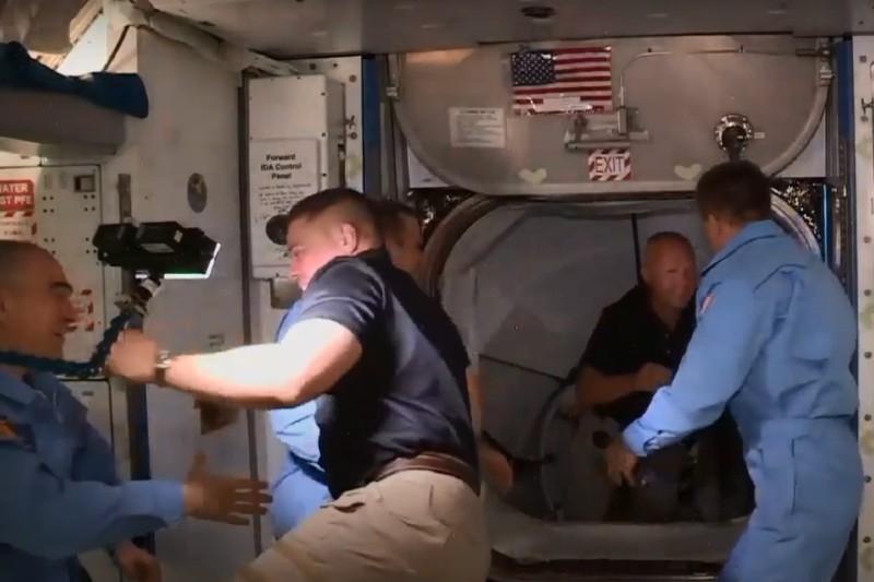 Astronautas Doug Hurley y Bob Behnken ingresan a la Estación Espacial Internacional (+en vivo). Noticias en tiempo real